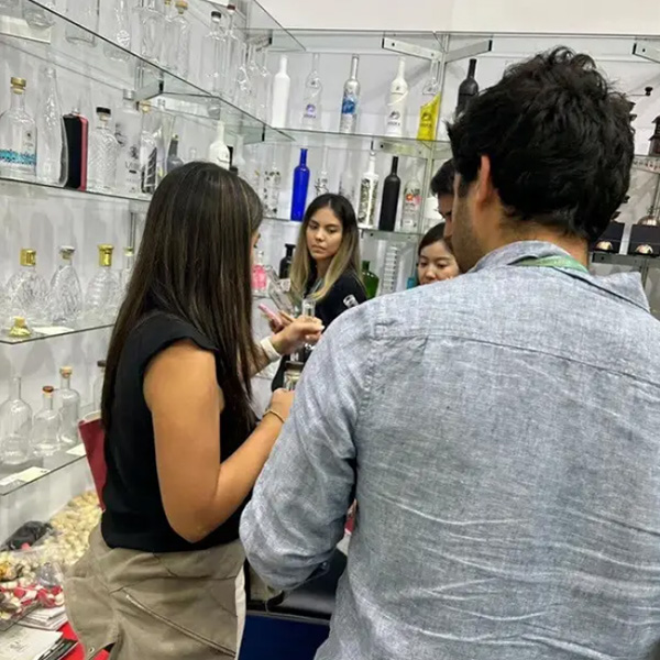 Communicate and discuss with customers about glass bottle manufacturing.