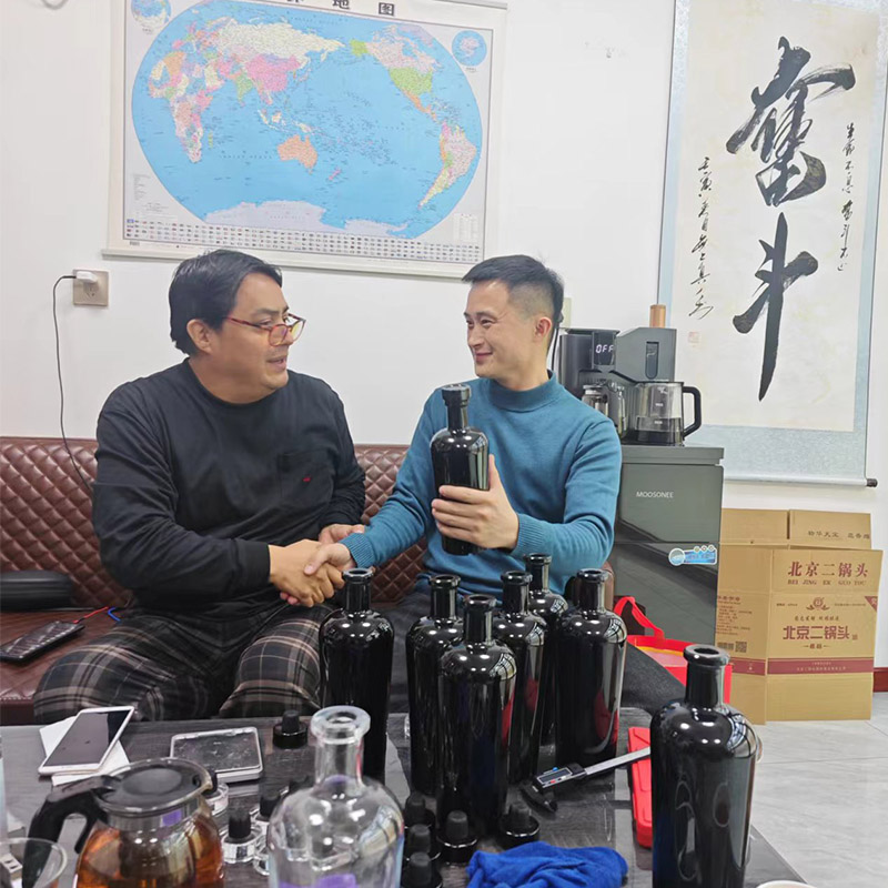 Negotiate cooperation with customers