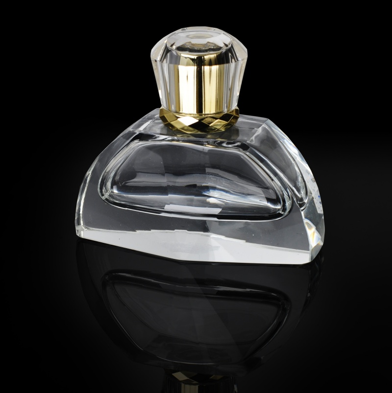 High-end 75ml Crystal Glass Polished Perfume Bottle Plastic Crystal Lid Spray Can Add logo
