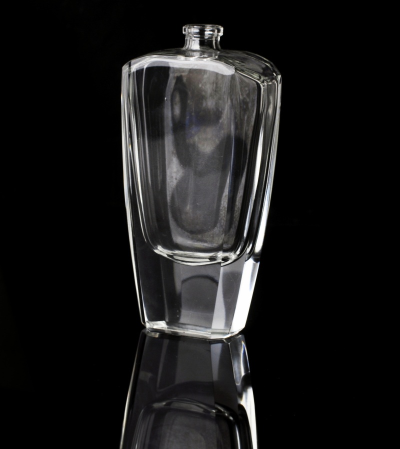 High-end 75ml Crystal Glass Polished Perfume Bottle Plastic Crystal Lid Spray Can Add logo