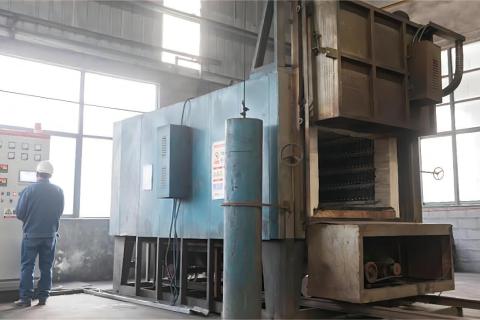 Wärmebehandlungsofen mit automatischer Temperaturregelung