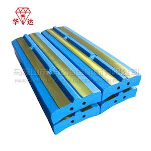 Wear-resistant hammer for mining crusher