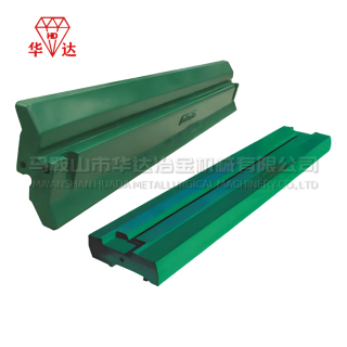 Wear-resistant hammer for mining crusher