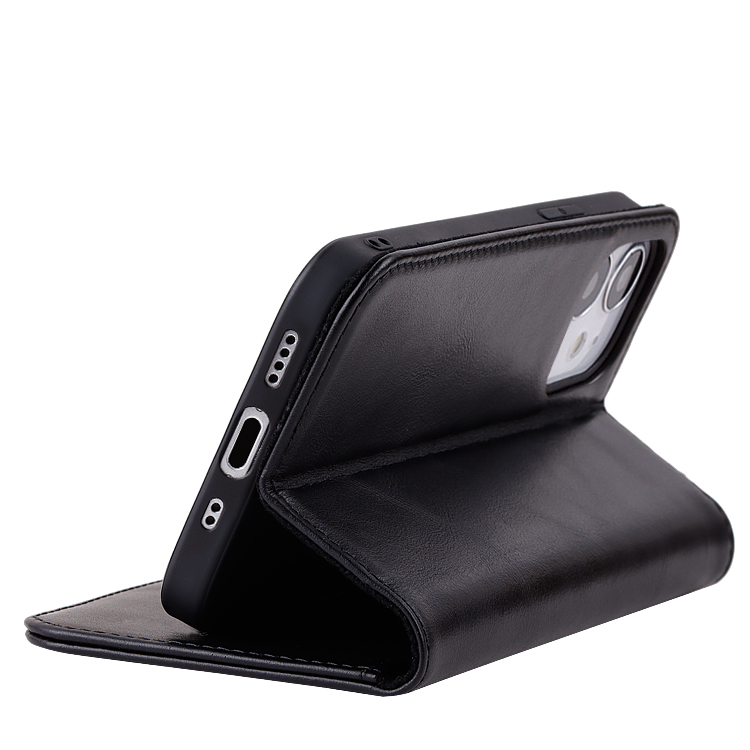 iphone 12 with leather case