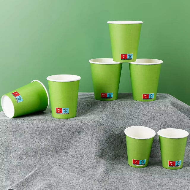 أكواب ورقية مزدوجة الجدار للاستخدام مرة واحدة، صديقة للبيئة وقابلة للتحلل بنسبة 100% ومطلية بمادة بلاستيكية، لتناول القهوة والشاي الساخن مع غطاء