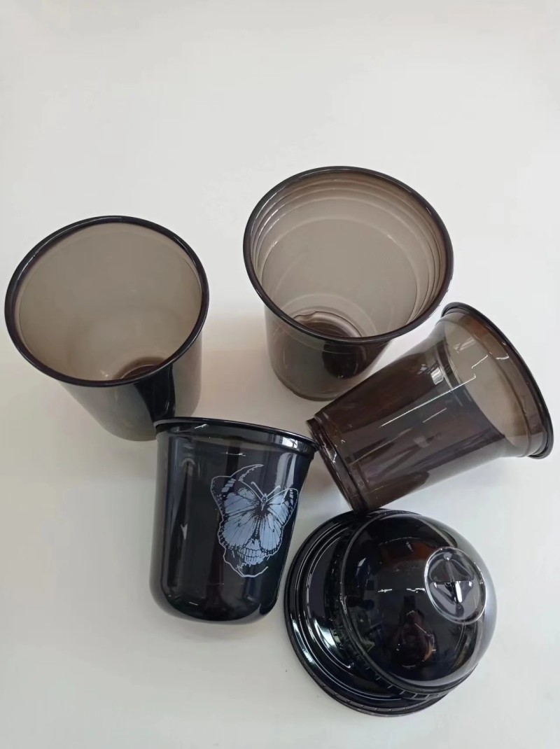 Tazza trasparente monouso in plastica PET a forma di U nera da 14 once e 400 ml con coperchio per caffè freddo Boba