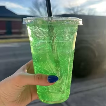 Gobelets en plastique jetables transparents en PET avec couvercles plats, logo imprimé personnalisé, vente à chaud, 16 oz, 20 oz et 24 oz