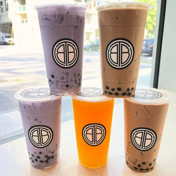 Gobelets en plastique jetables transparents en PET avec couvercles plats, logo imprimé personnalisé, vente à chaud, 16 oz, 20 oz et 24 oz