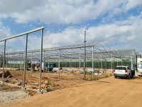 Serre à travées multiples en polycarbonate