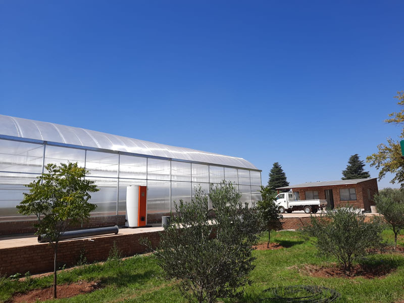 Serre à travées multiples en polycarbonate