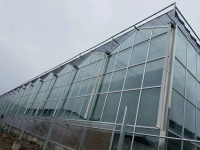 Serre commerciale à travées multiples avec circuit imprimé