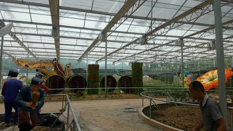 Serre commerciale à travées multiples avec circuit imprimé