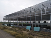 Serre commerciale à travées multiples avec circuit imprimé