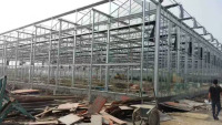 Invernadero de policarbonato con estructura galvanizada