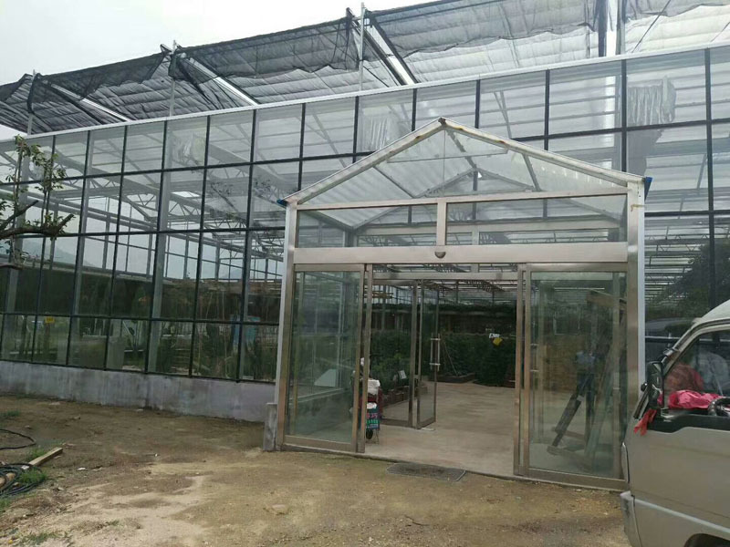 Modern Akıllı İklim Kontrol Serası