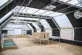 Serre à herbes aromatiques avec système de privation de lumière