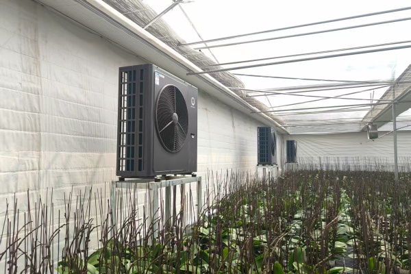 دفيئة كندية مع عزل جيد تتكيف مع الطقس البارد