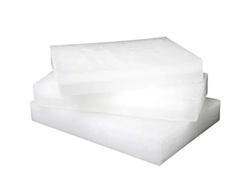 What are the advantages of using paraffin wax 58/60 to make candles?