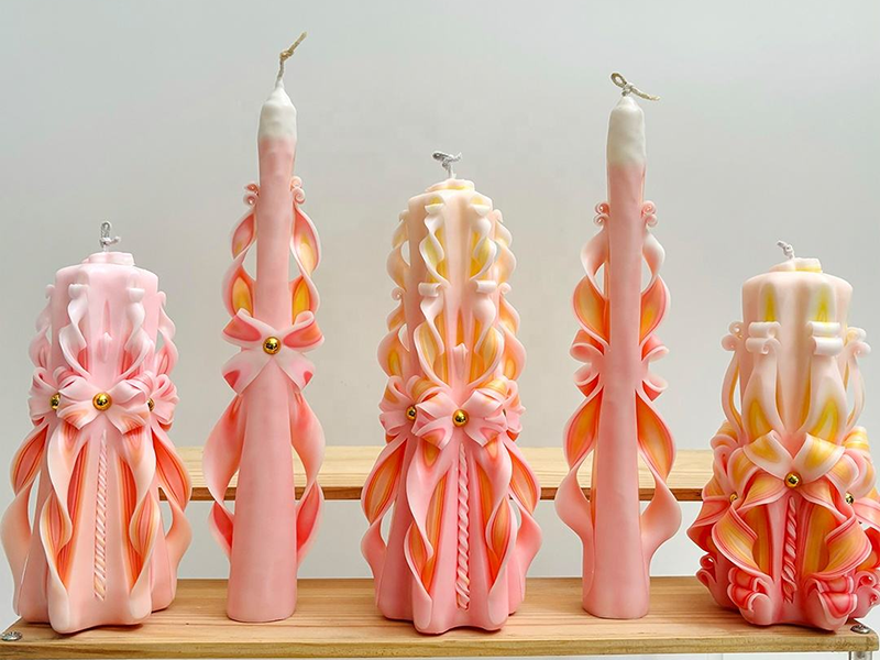 Tecniche per realizzare candele intagliate utilizzando cera di paraffina completamente raffinata