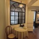 Schwarze Stahlfenster im Used-Look