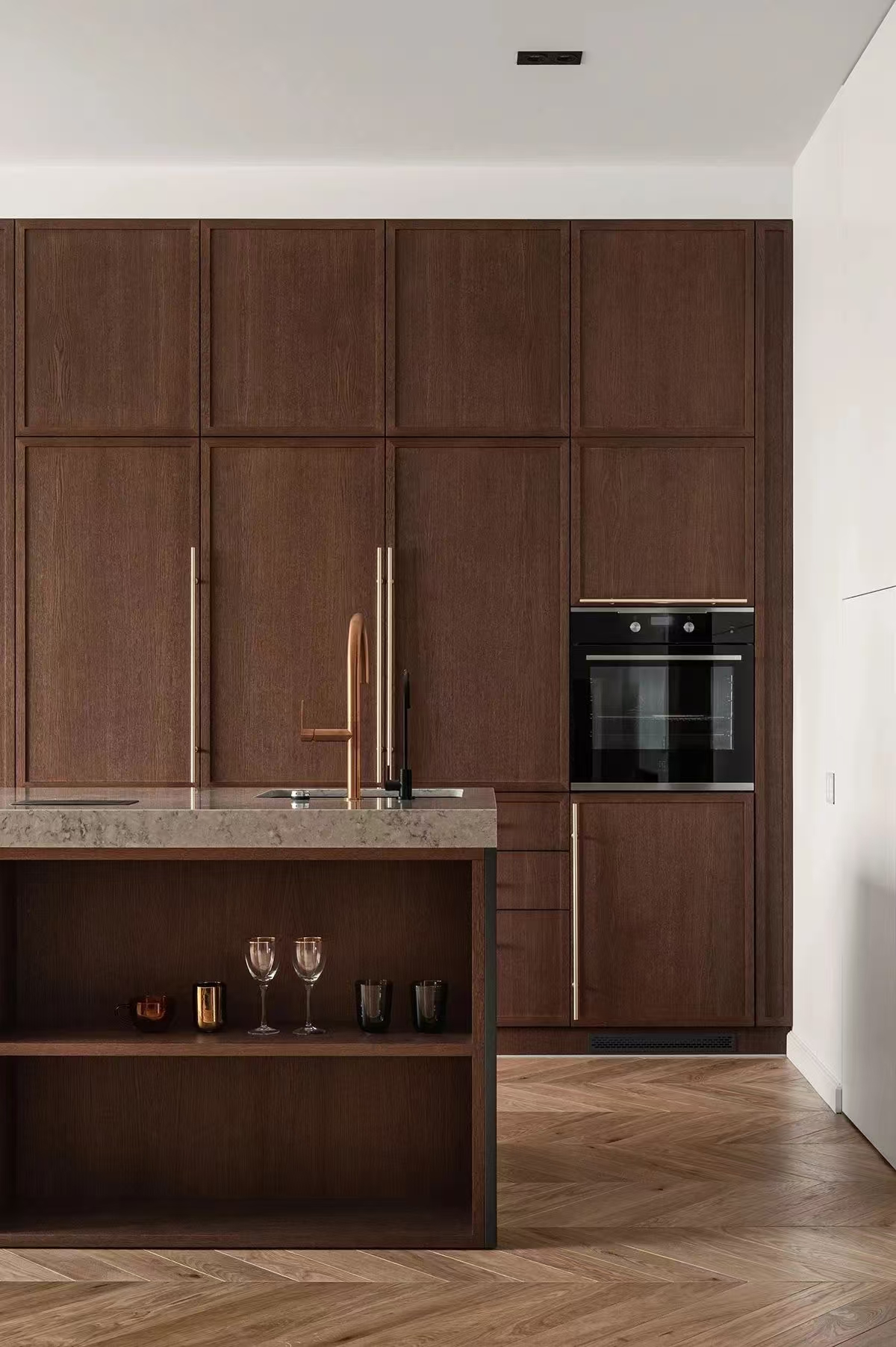 Modular Storage Units With Freestanding Cabinet Design