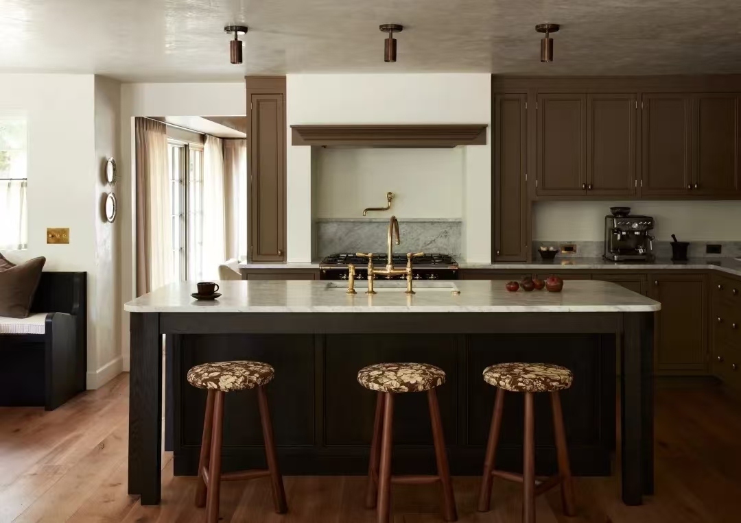 Multi-Purpose Storage Cabinets For Compact Spaces
