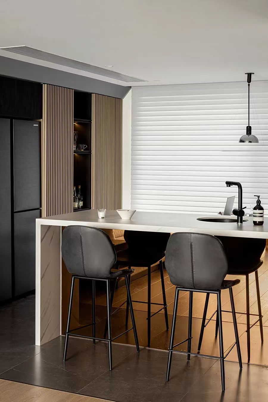 Solid Wood And Lacquered Cabinet Doors With Metal Frames