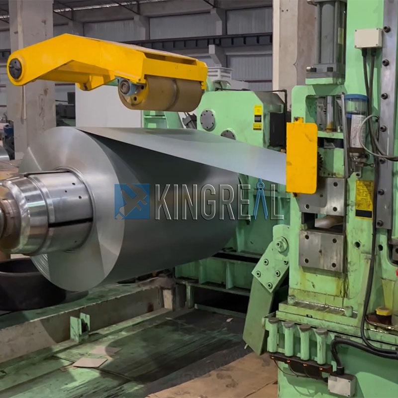 cut to length machine with fly shearing