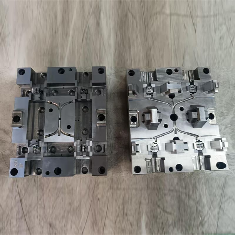 Slitesterk sprøytestøpeform for militæret