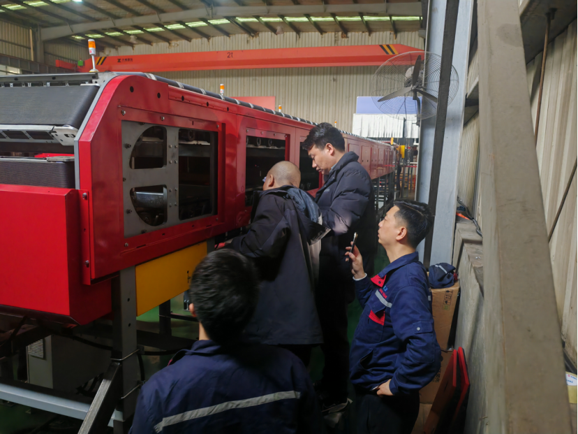 抱轨式高速免维护直线分拣机