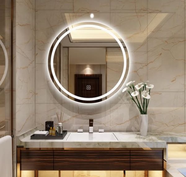 The revolution of bathroom mirrors: from practical tools to the center of smart life