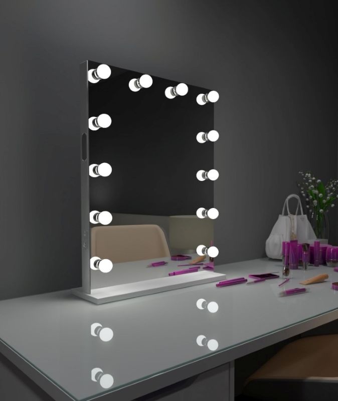 The Secret to Perfect Makeup: Choosing the Right Makeup Mirror