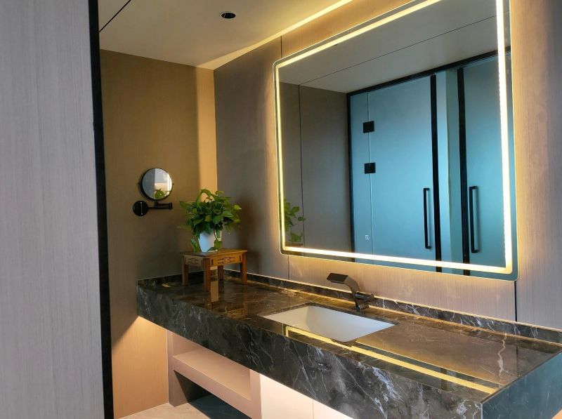 Hotel Mirrors: Elevating Guest Experience Through Design and Function