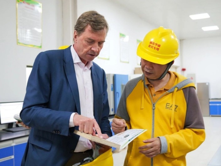 Mr. Homanette Chairman, Germany Homann visited and inspected Huasheng New in Hubei Province