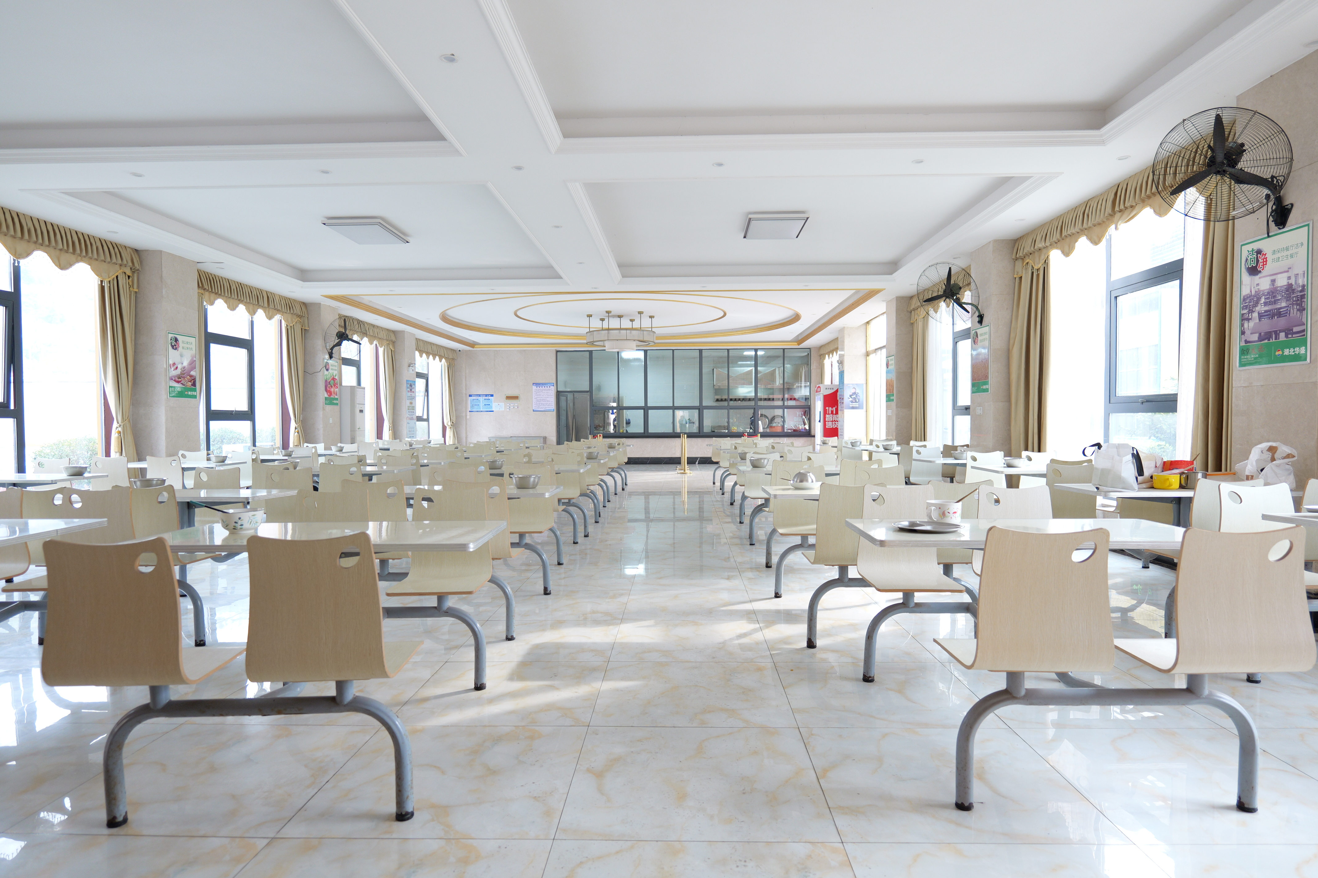 Canteen environment，Employee dining environment