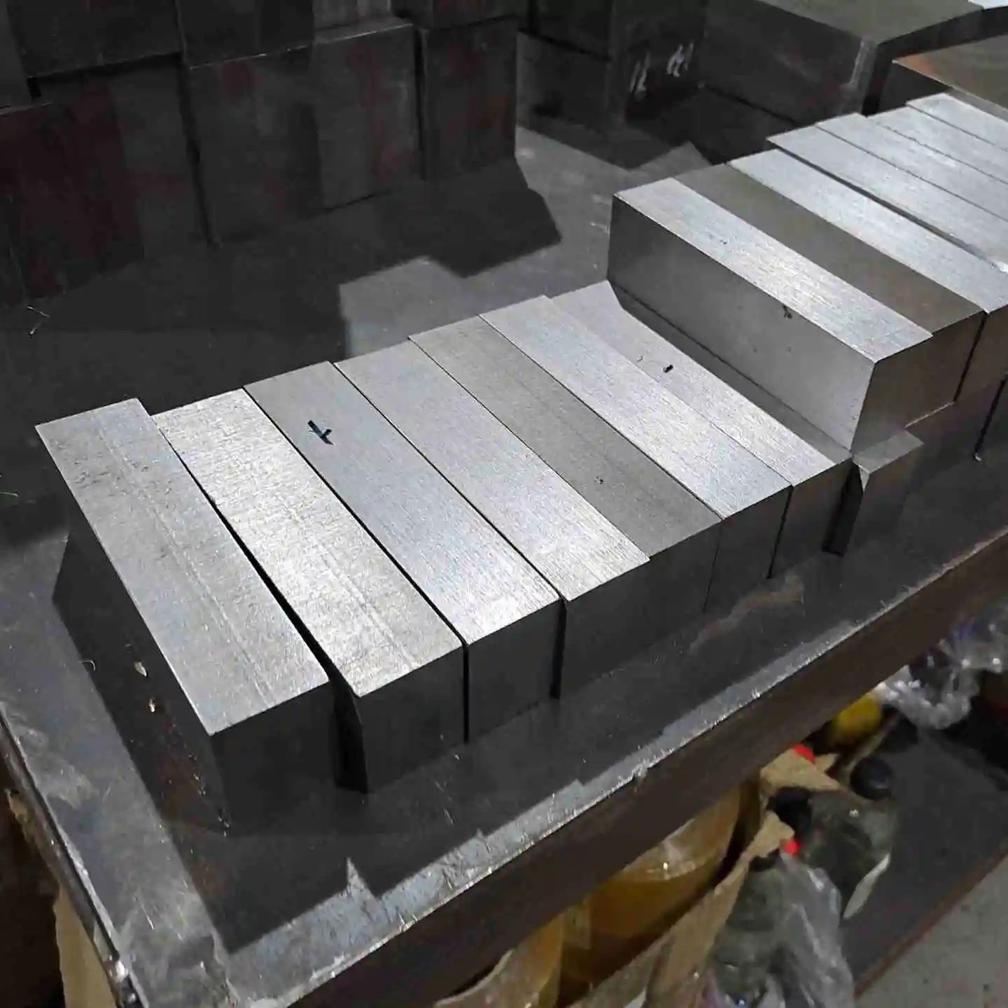 mold steel 1.jpg