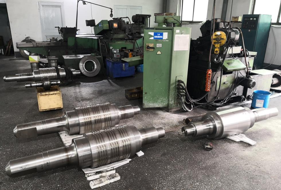composite roll machining.jpg