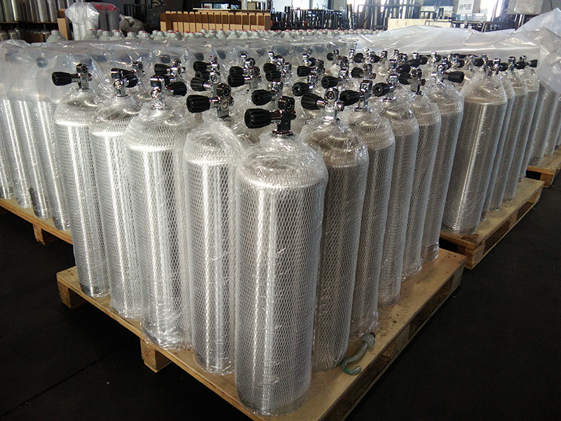 Refillable SCUBA Tank Refillable SCUBA Tank