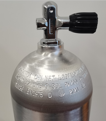 Diving aluminum gas cylinders video