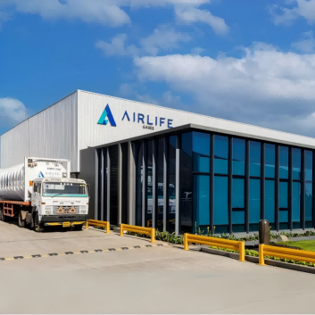 ЭйрЛайф Газы Частный Ограниченный объявила, что ее дочерняя компания приобрела акции и ордера Королевский Гелий ООО.