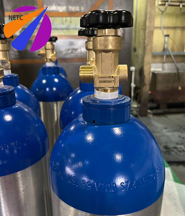 Медицинский кислородный баллон NETC 10 л, алюминиевый, сертифицированный по стандарту СЕ.