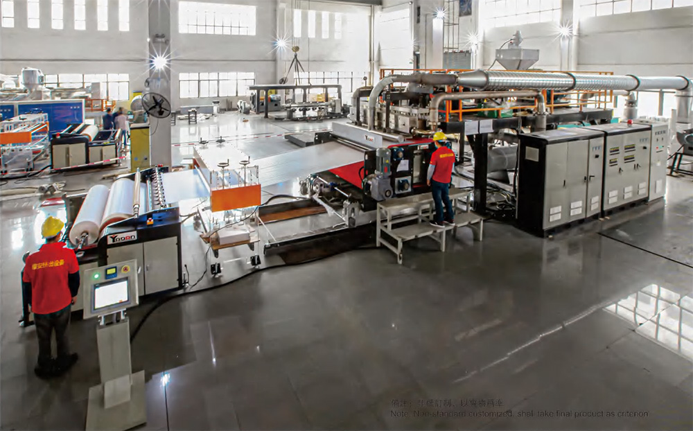 Melt blown non-woven fabric extruder