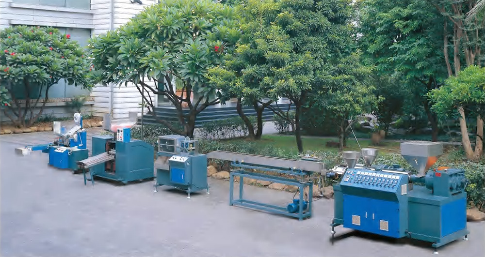 PLA drinking straw extruders