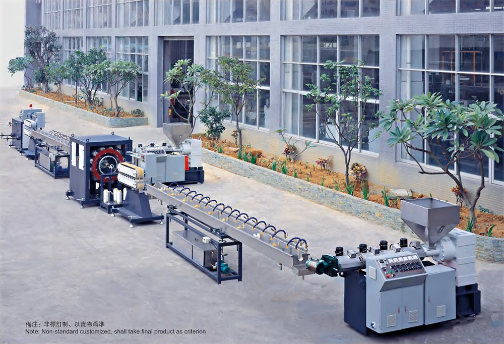 Garden hose extrusion line