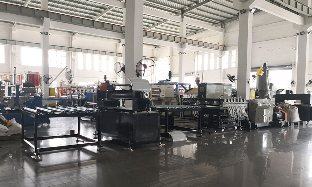 PA solid super plank extrusion machine
