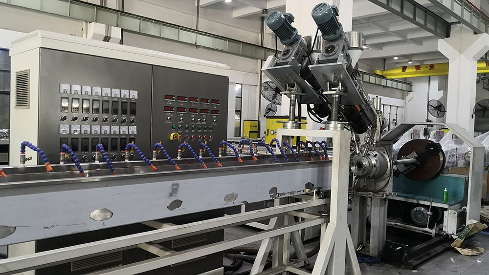 Steel spring reinforced PVC pipe machine