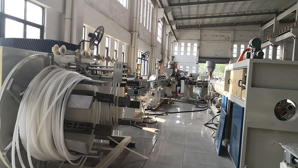 Dual station winding equipment
