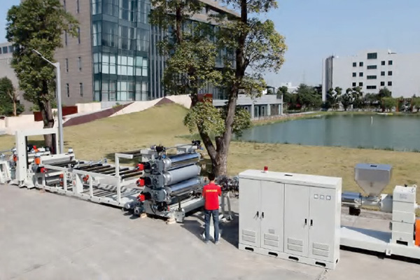 What are the characteristics of sheet production equipment for producing sheets and PP boards?