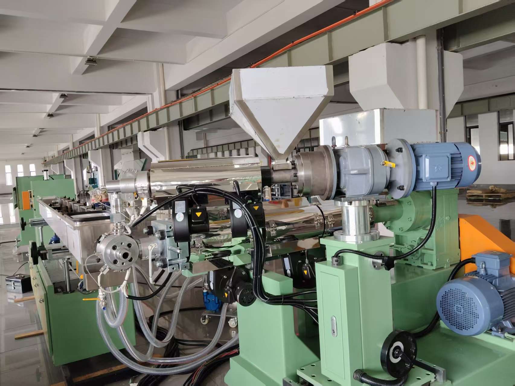 ink reservoir plastic extrusion machine