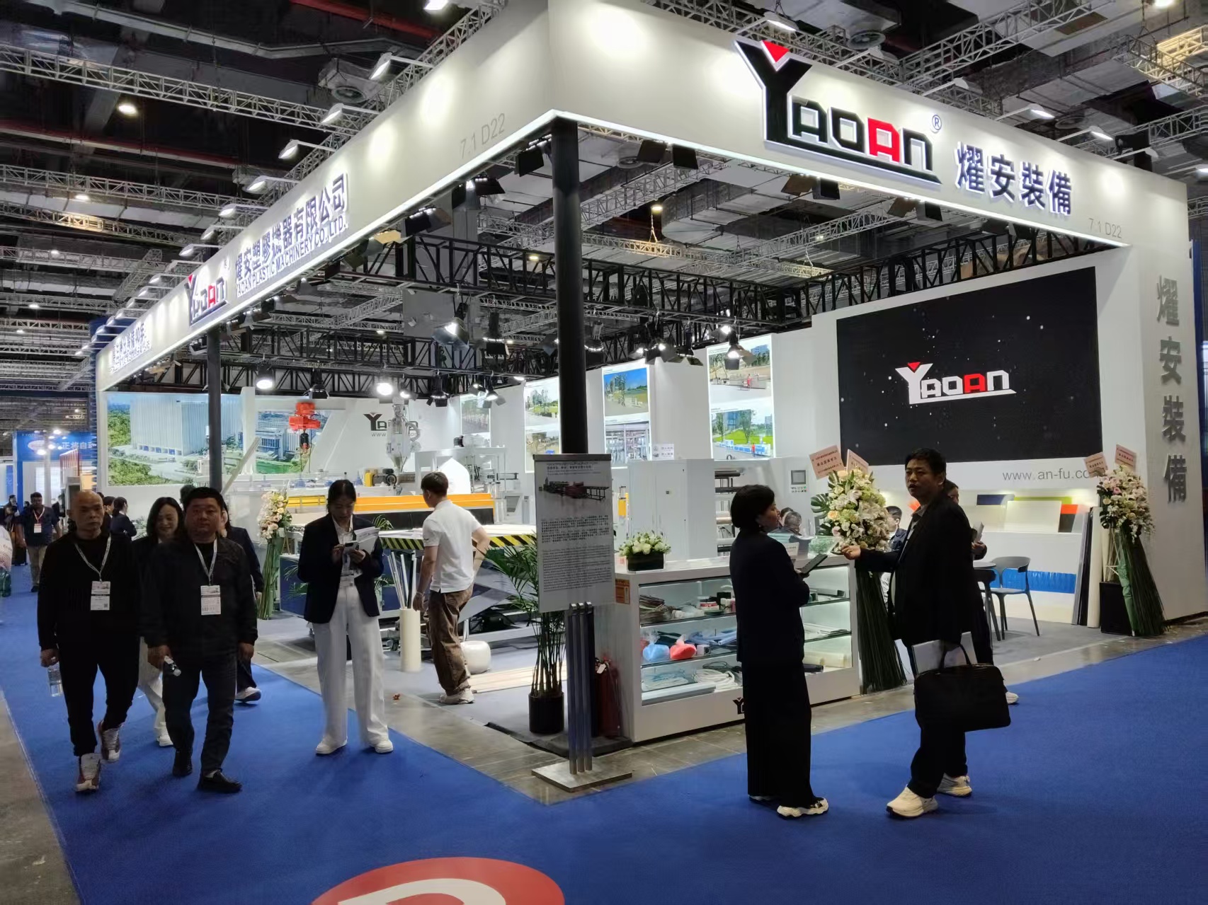 革新的な多空洞PEEKロッド成形機がChinaplas 2026で実証に成功